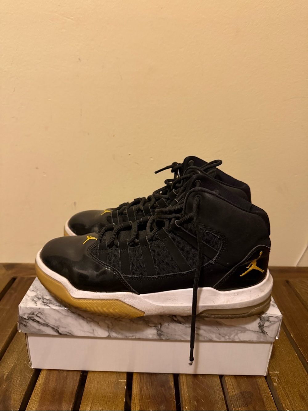 Jordan Men's Black and Gold Mid-Top Basketball Sneakers